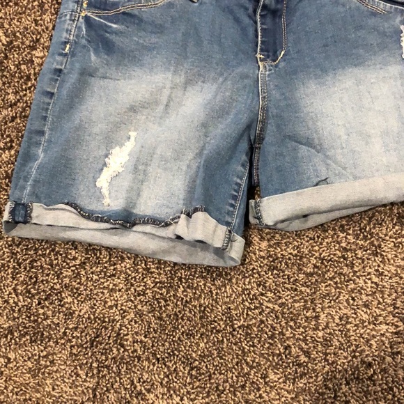 Jean shorts - Picture 2 of 7